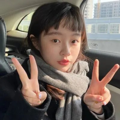 三个带面纱的女子